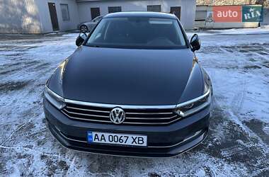 Седан Volkswagen Passat 2018 в Києві