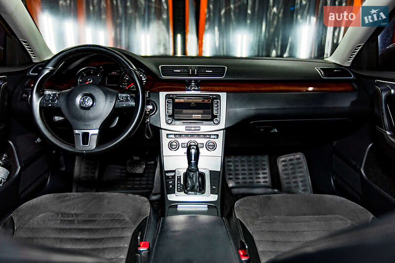 Седан Volkswagen Passat 2012 в Киеве