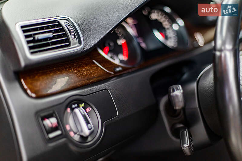 Седан Volkswagen Passat 2012 в Киеве