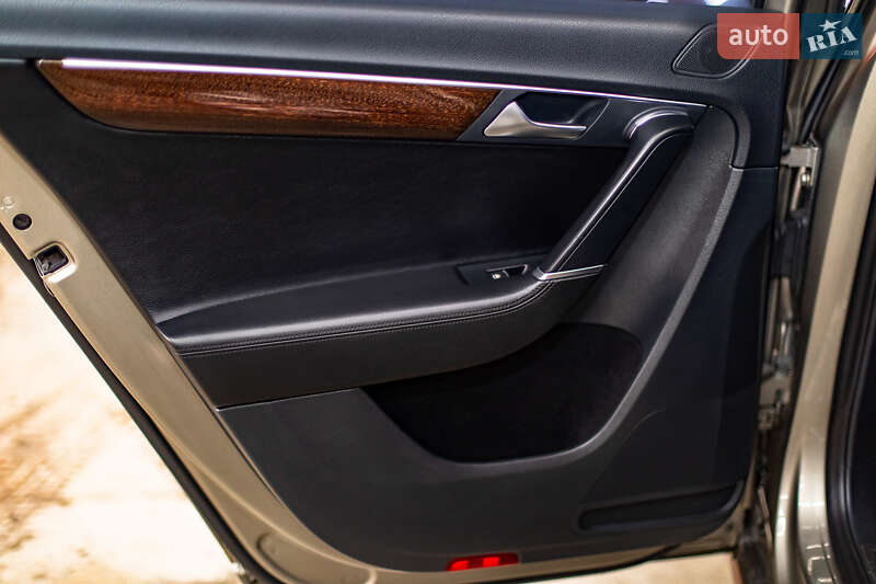 Седан Volkswagen Passat 2012 в Киеве