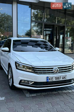 Седан Volkswagen Passat 2017 в Одессе