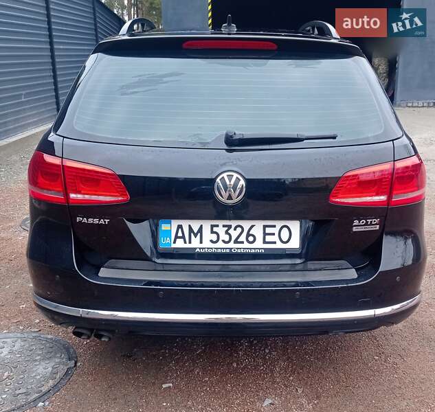 Універсал Volkswagen Passat 2012 в Житомирі