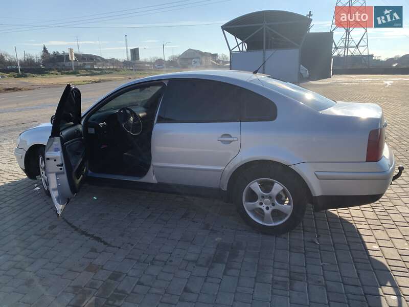 Седан Volkswagen Passat 1996 в Одесі