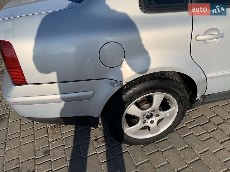 Седан Volkswagen Passat 1996 в Одесі