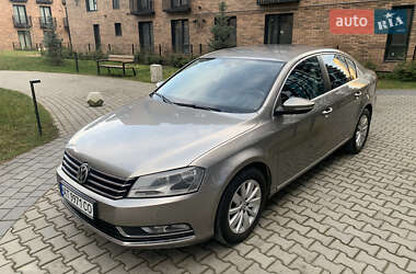 Седан Volkswagen Passat 2011 в Івано-Франківську