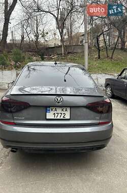 Седан Volkswagen Passat 2016 в Львові