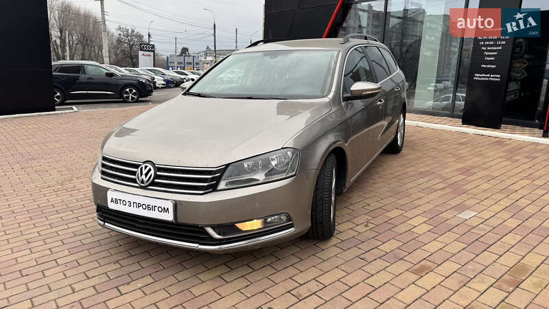 Универсал Volkswagen Passat 2013 в Хмельницком