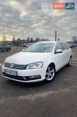 Універсал Volkswagen Passat 2013 в Житомирі