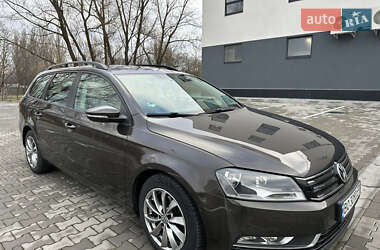 Універсал Volkswagen Passat 2012 в Хмельницькому