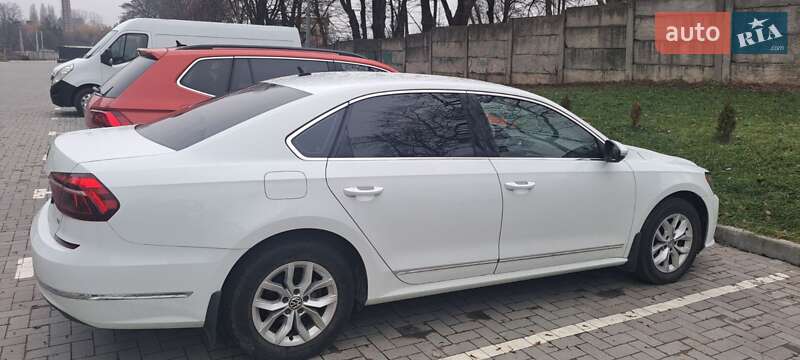 Седан Volkswagen Passat 2016 в Луцке