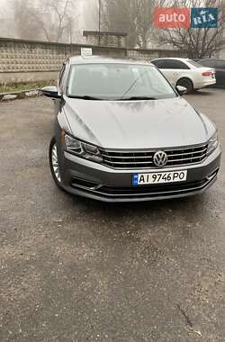 Седан Volkswagen Passat 2016 в Днепре