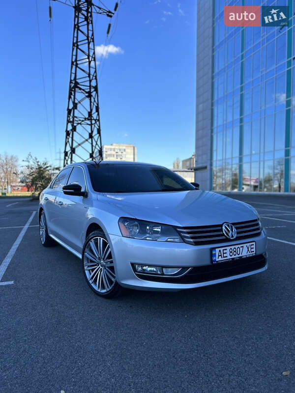 Седан Volkswagen Passat 2015 в Днепре
