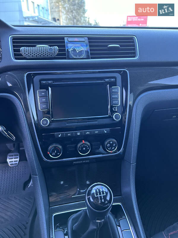 Седан Volkswagen Passat 2015 в Днепре