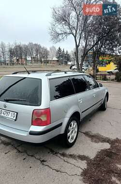 Універсал Volkswagen Passat 2001 в Тростянці