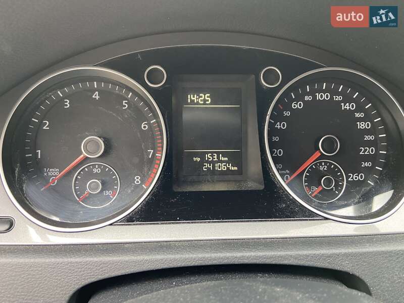 Седан Volkswagen Passat 2010 в Киеве