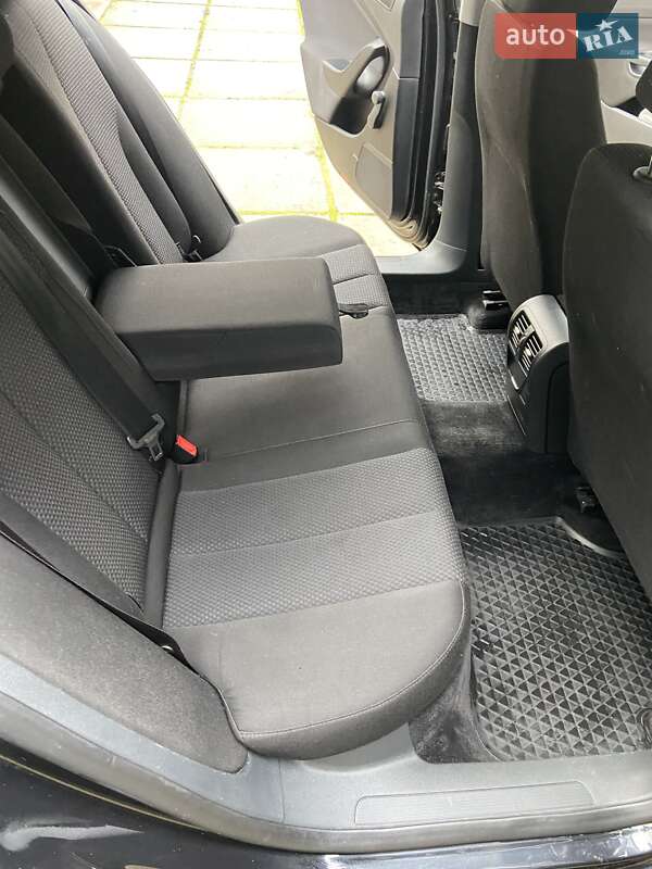 Седан Volkswagen Passat 2010 в Киеве