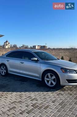 Седан Volkswagen Passat 2012 в Золочеві