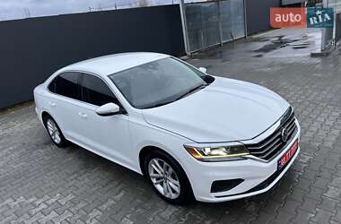 Седан Volkswagen Passat 2020 в Луцьку