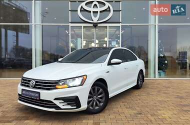 Седан Volkswagen Passat 2018 в Києві