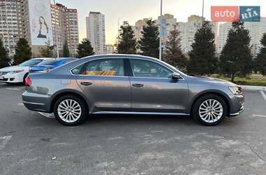 Седан Volkswagen Passat 2016 в Киеве