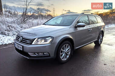 Універсал Volkswagen Passat 2012 в Луцьку