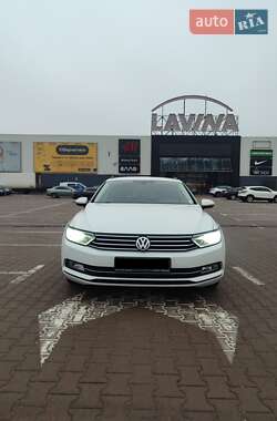 Універсал Volkswagen Passat 2017 в Ірпені