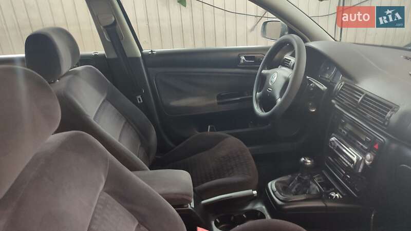 Універсал Volkswagen Passat 2002 в Дніпрі