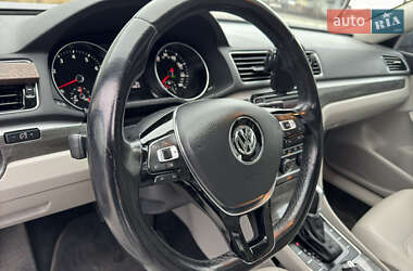 Седан Volkswagen Passat 2016 в Луцке