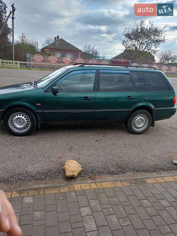 Універсал Volkswagen Passat 1995 в Миколаєві