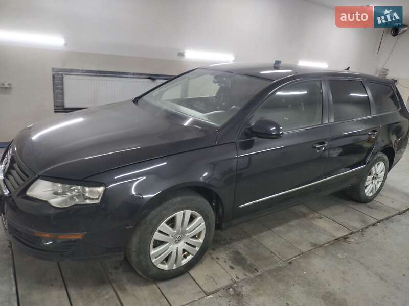 Універсал Volkswagen Passat 2010 в Сумах