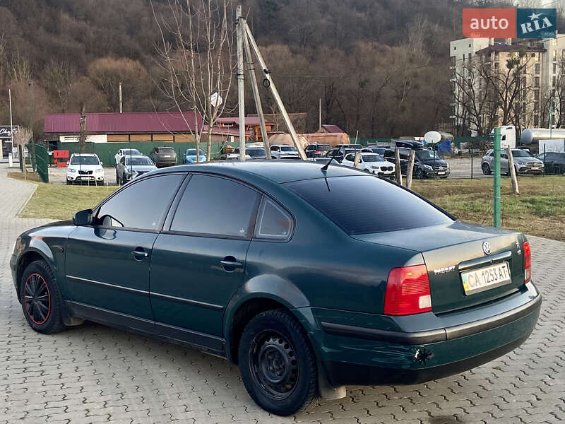 Седан Volkswagen Passat 1999 в Голубином