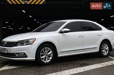 Седан Volkswagen Passat 2016 в Києві