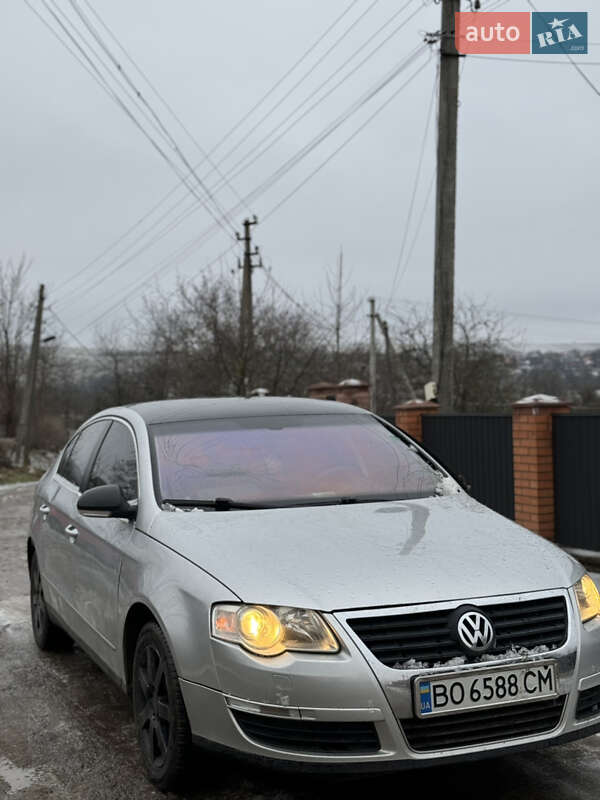 Седан Volkswagen Passat 2006 в Чернівцях