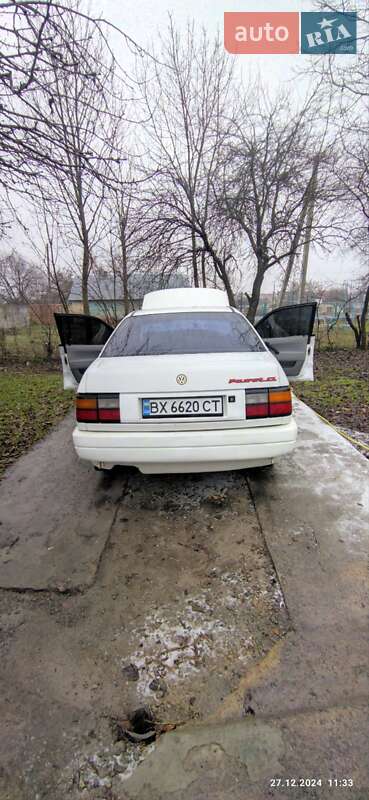 Седан Volkswagen Passat 1990 в Старокостянтинові