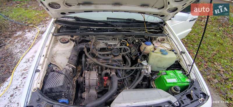 Седан Volkswagen Passat 1990 в Старокостянтинові