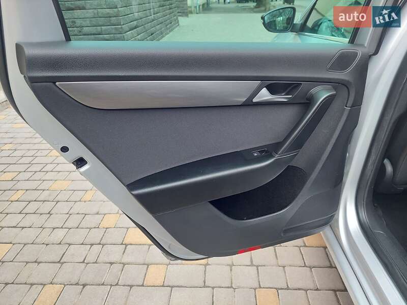 Универсал Volkswagen Passat 2015 в Одессе