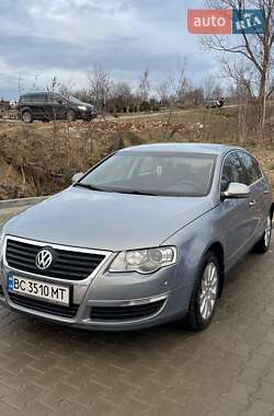 Седан Volkswagen Passat 2010 в Оброшином