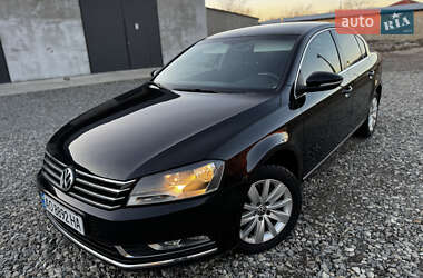 Седан Volkswagen Passat 2011 в Виноградове