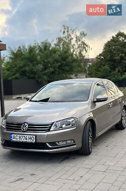 Седан Volkswagen Passat 2013 в Луцьку