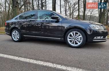 Седан Volkswagen Passat 2013 в Черновцах