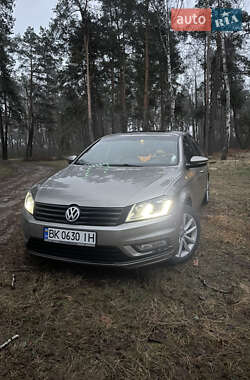 Седан Volkswagen Passat 2012 в Сарнах