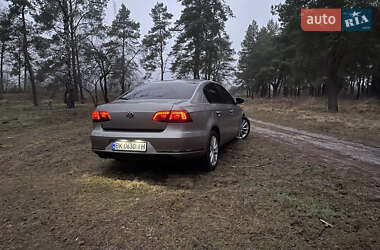 Седан Volkswagen Passat 2012 в Сарнах