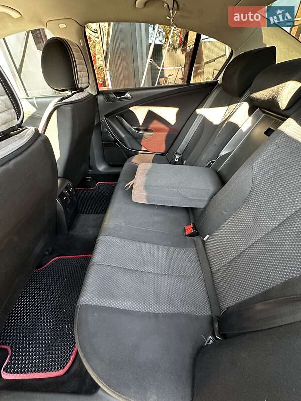 Седан Volkswagen Passat 2005 в Черновцах