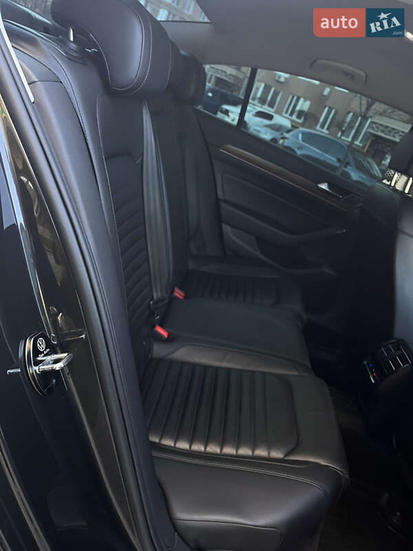 Седан Volkswagen Passat 2018 в Киеве фото 11 Седан Volkswagen Passat 2018 в Киеве