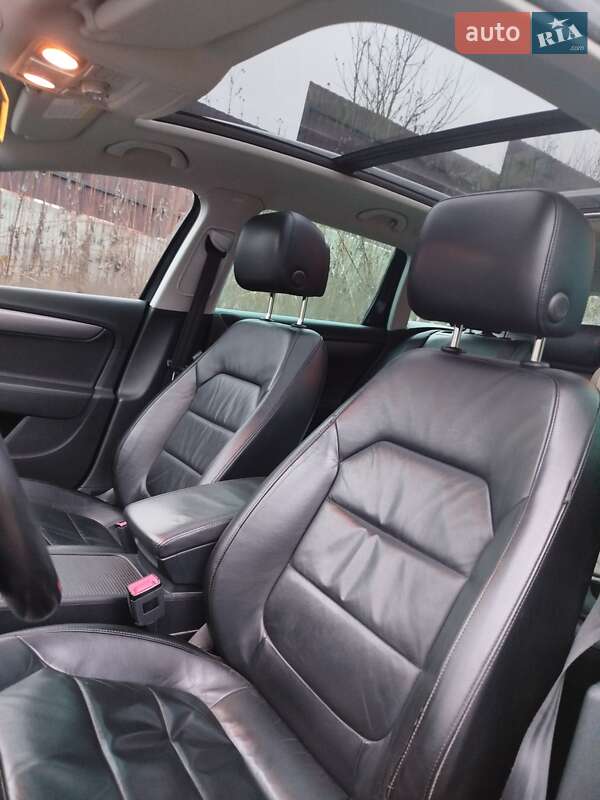 Універсал Volkswagen Passat 2012 в Ужгороді