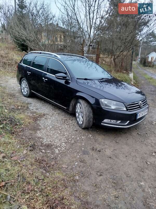 Універсал Volkswagen Passat 2012 в Ужгороді