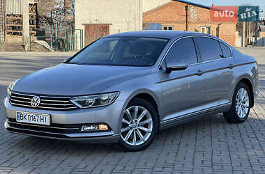 Седан Volkswagen Passat 2016 в Житомире