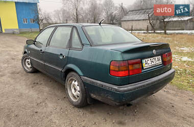 Седан Volkswagen Passat 1995 в Любомле