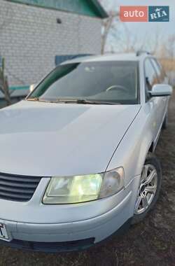 Універсал Volkswagen Passat 1999 в Житомирі