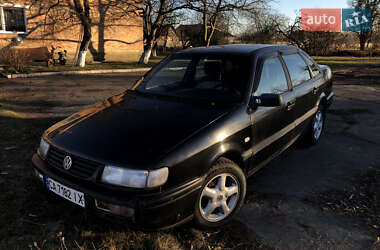 Седан Volkswagen Passat 1995 в Звенигородке